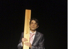 Театр «Предел» представил моноспектакль по мотивам рассказа Захара Прилепина «Колёса»