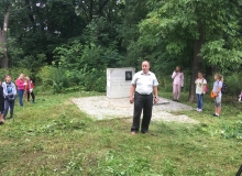 Уборка могилы П. М. Боклевского